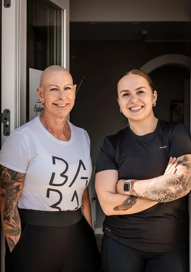 Bettina Hansen og Sabrina Månsson foran klinik Fysiurgisk Klinik i Viby Sjælland