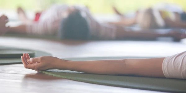 Yoga Nidra i Galleri 4130 ved Fysiurgisk Klinik Viby Sjælland